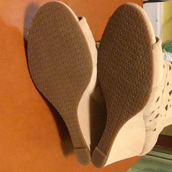 Michael Kors leather open toe booties, size 7,5,  wedge 3” - Picture 5 of 8